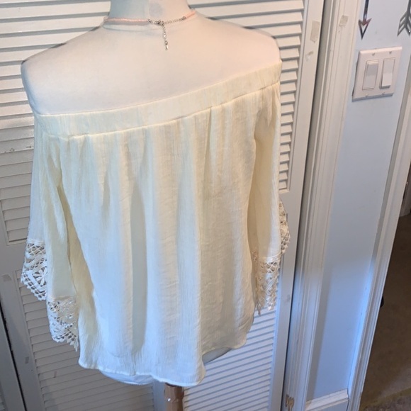 Love Stitch Crochet off the shoulder blouse Cream/Pale Yellow Large - Picture 9 of 9